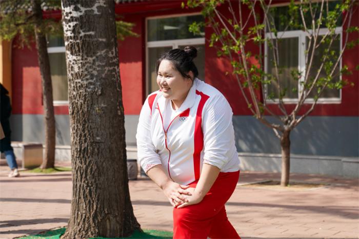 奥运冠军李雯雯走进校园分享成长故事激励少年