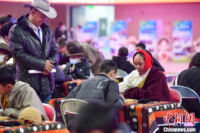 拉萨首届藏棋争霸赛启幕 非遗文化助力全民健身