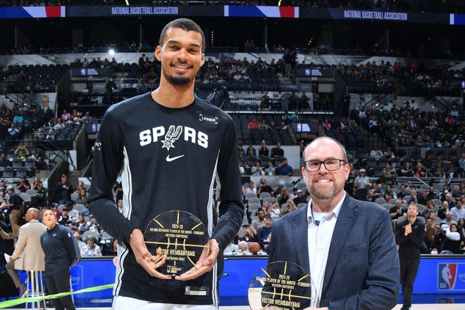 文班复出狂轰32+12+8+2+4比肩06年巅峰姚明如这