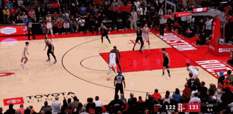 湖人绝杀魔术肯纳德封神 火箭逆转热火阿门补篮