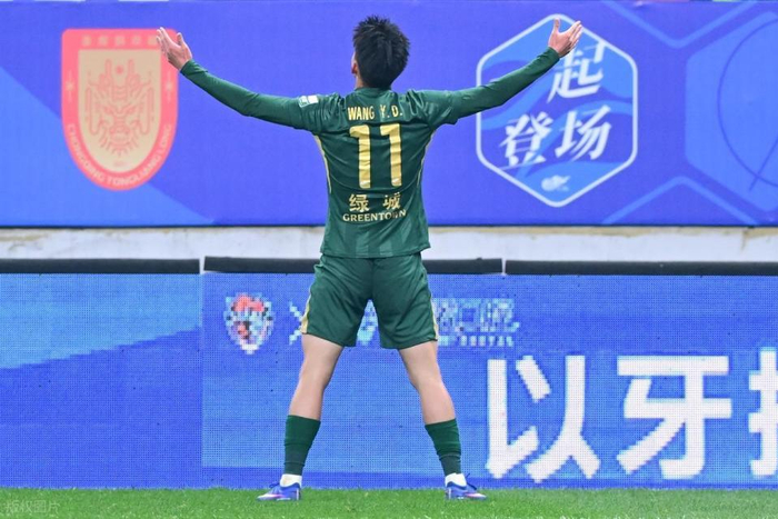王钰栋中超三轮3球引热议，赛后采访态度遭质疑