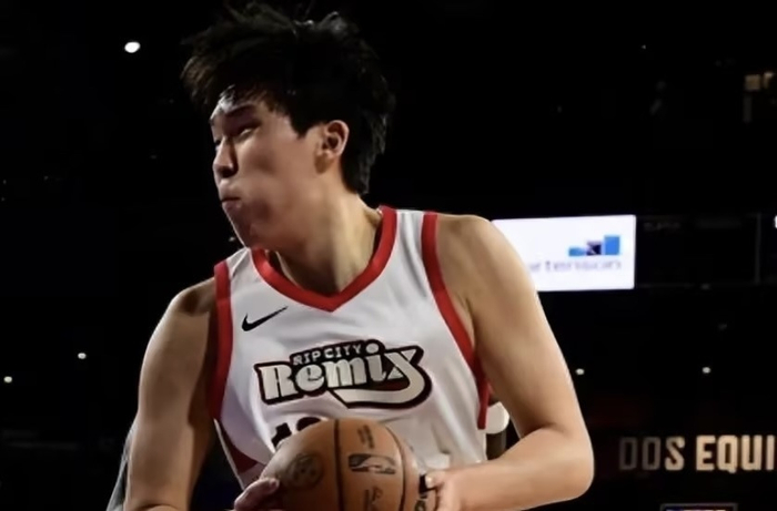 开拓者违规接触杨瀚森遭罚单 中国小将逆袭NBA首