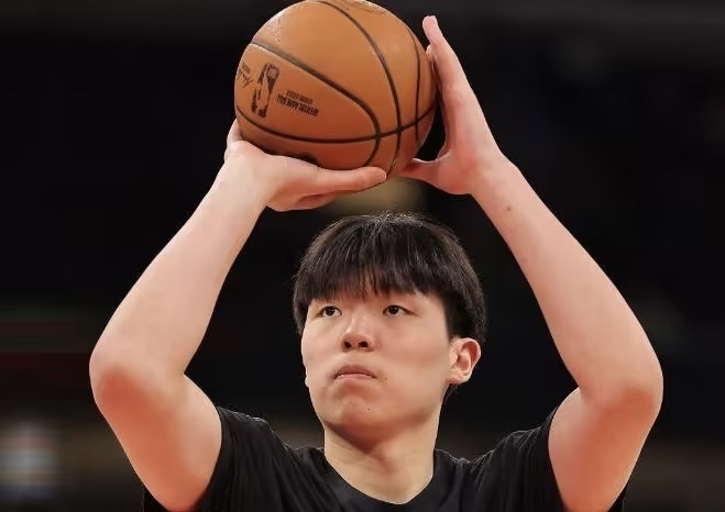 开拓者违规接触杨瀚森遭罚单 中国小将逆袭NBA首
