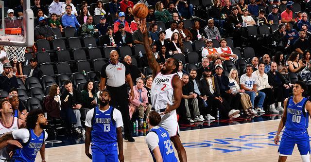 伦纳德狂砍34分率快船轻取独行侠