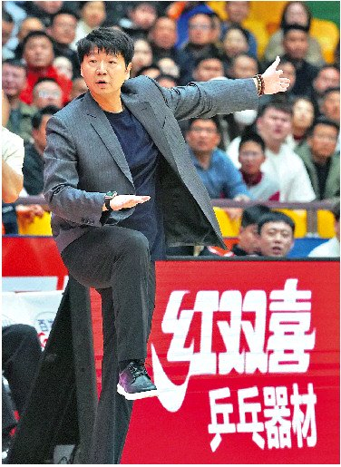 山东男篮对阵广东争夺季后赛席位 崔永熙首战成