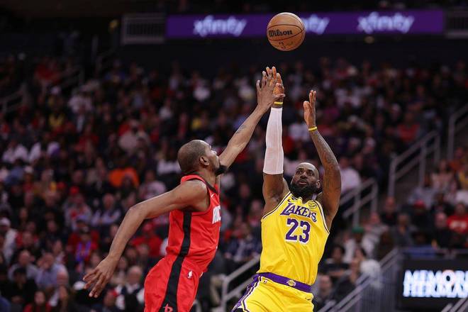 湖人三主力伤退 詹姆斯扛起季后赛重任