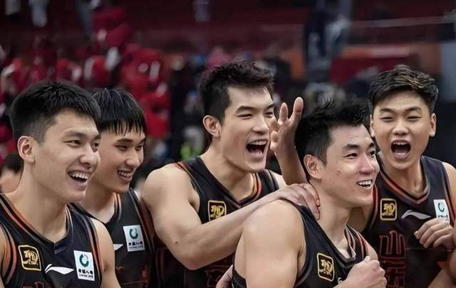 山东男篮四连败陷低谷 克里斯复出迎救赎之战