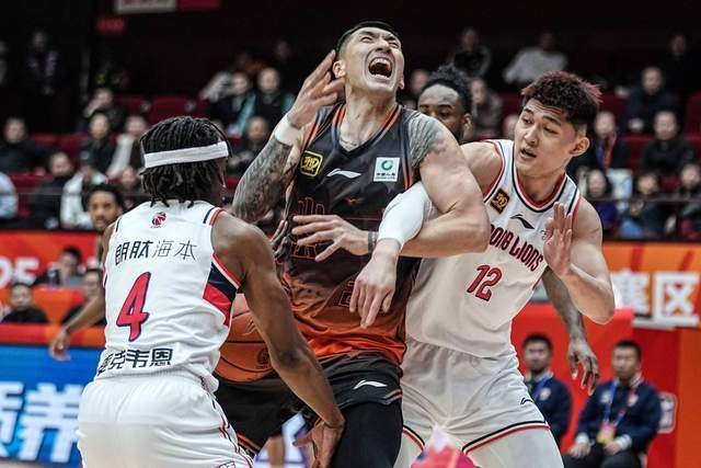 山东男篮四连败陷低谷 克里斯复出迎救赎之战