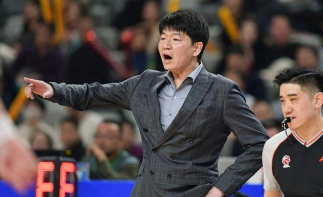 山东男篮四连败陷低谷 克里斯复出迎救赎之战